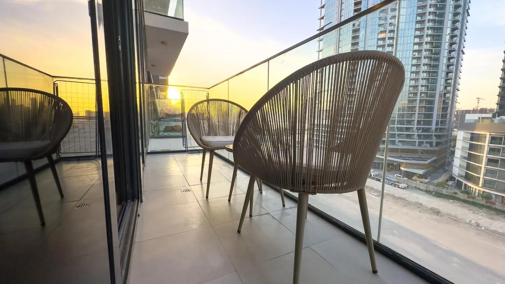 Naseem - Meydan Luxury, Stylish 1Br With Pool & Canal Views Dubai Apartment