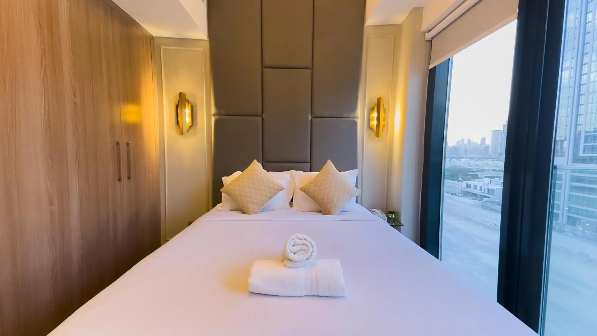 Naseem - Meydan Luxury, Stylish 1Br With Pool & Canal Views Dubai Apartment