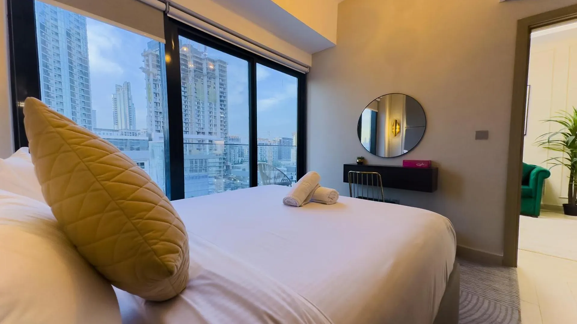 Naseem - Meydan Luxury, Stylish 1Br With Pool & Canal Views Ντουμπάι