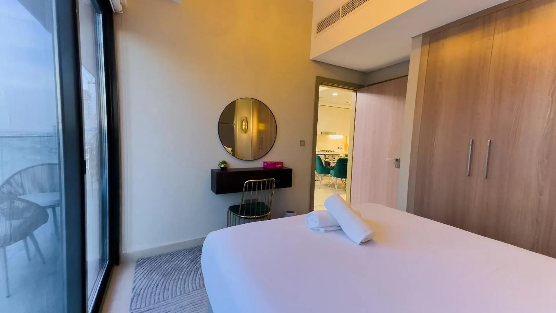 Naseem - Meydan Luxury, Stylish 1Br With Pool & Canal Views Ντουμπάι